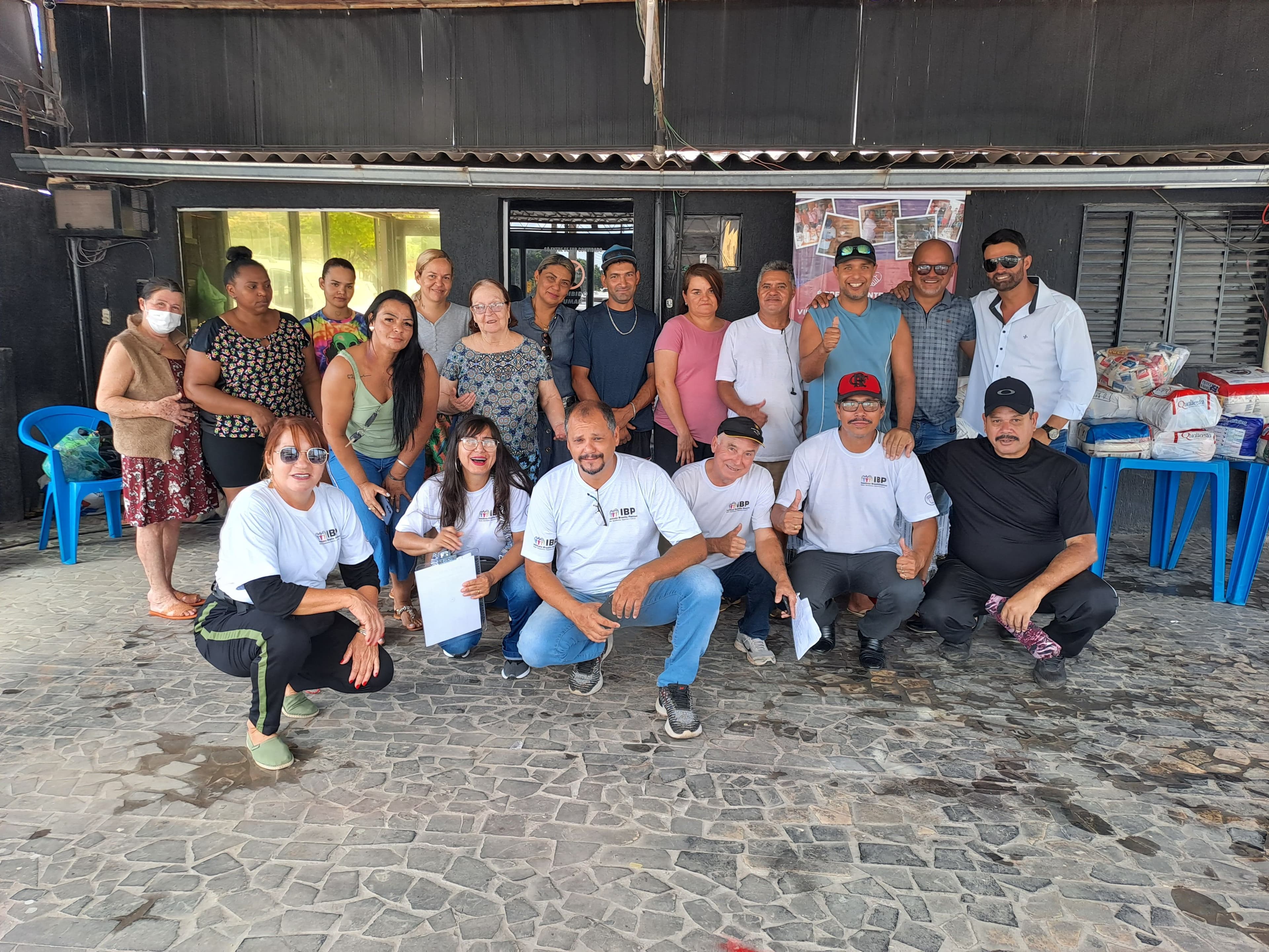 ação social samambaia café da manhã - distribuição cestas roupas e brinquedos