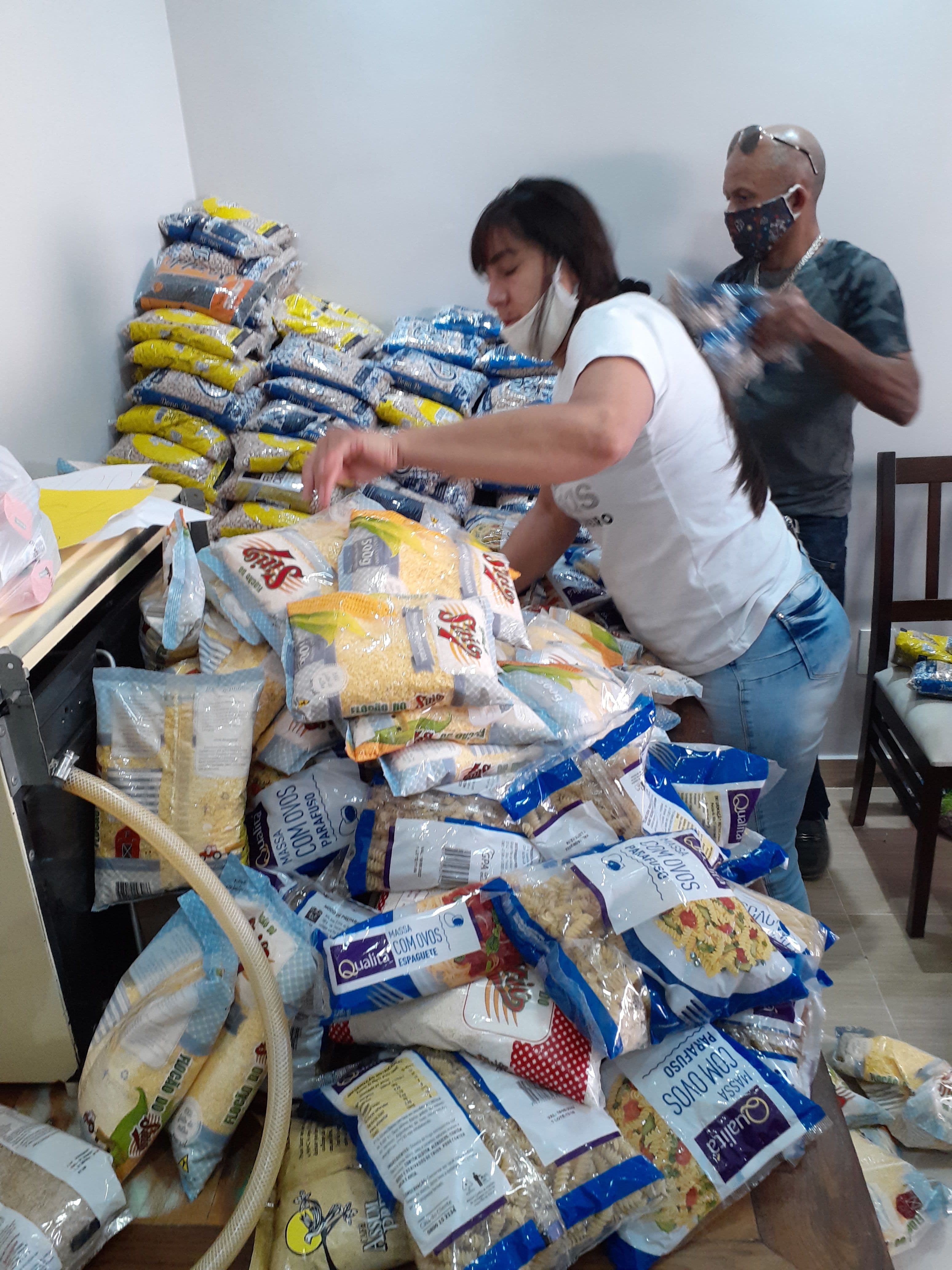 DEPÓSITO AO LONGO DO TEMPO E ARMAZENAMENTO DE TONELADAS DE ALIMENTOS
